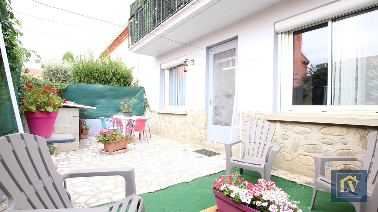 A louer Appartement 2 pièces meublé et climatisé au rez de chaussée avec cour à LE SOLER