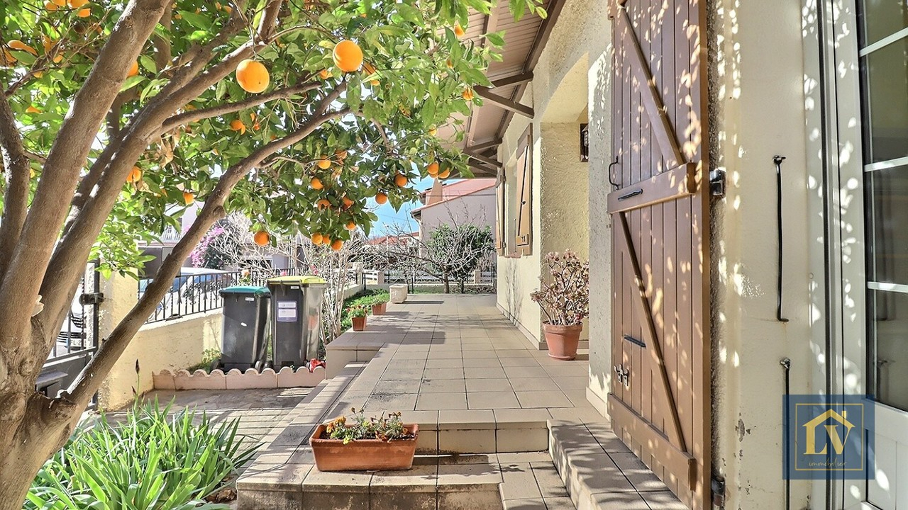 Photo A vendre maison 6 pièces, avec jardin et garage située quartier Las Cobas image 2/6