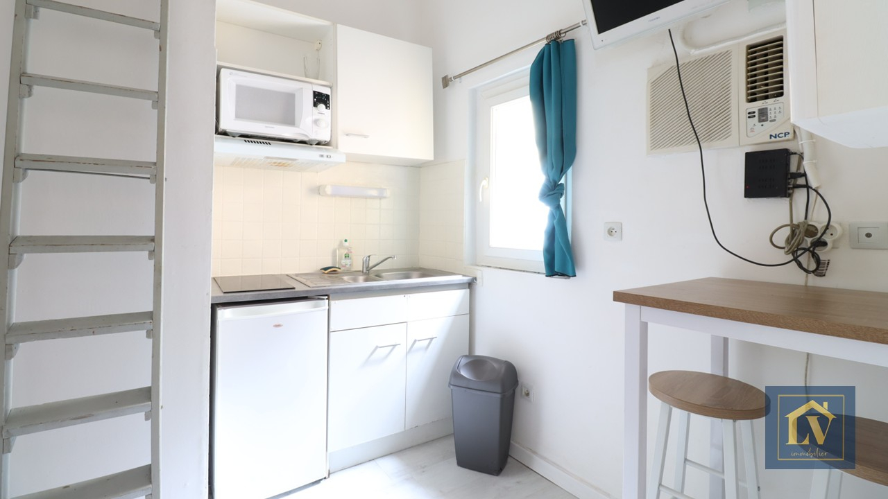 A vendre studio mezzanine meublé proche de la mer