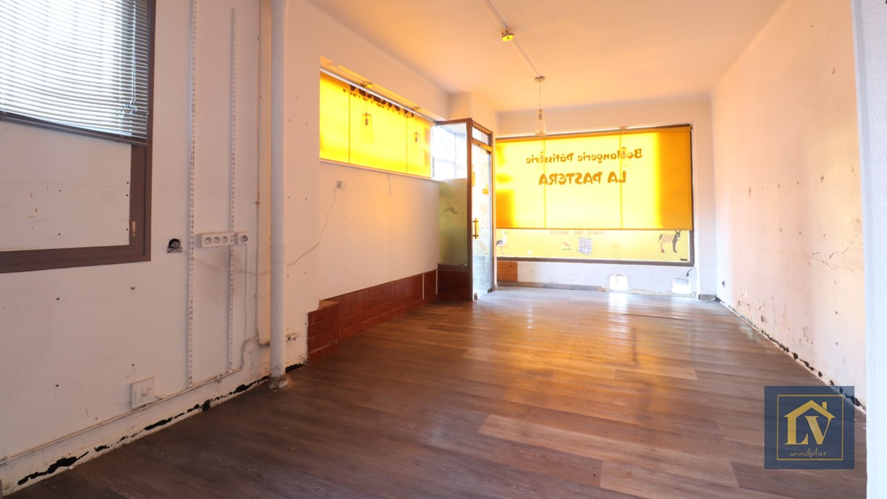 Photo A vendre un local commercial en centre du village image 2/4