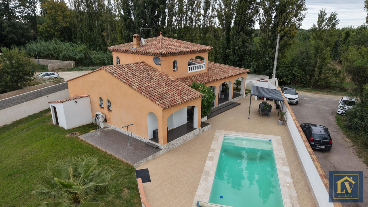 A vendre villa provençale avec garage et dépendance, grand jardin et piscine