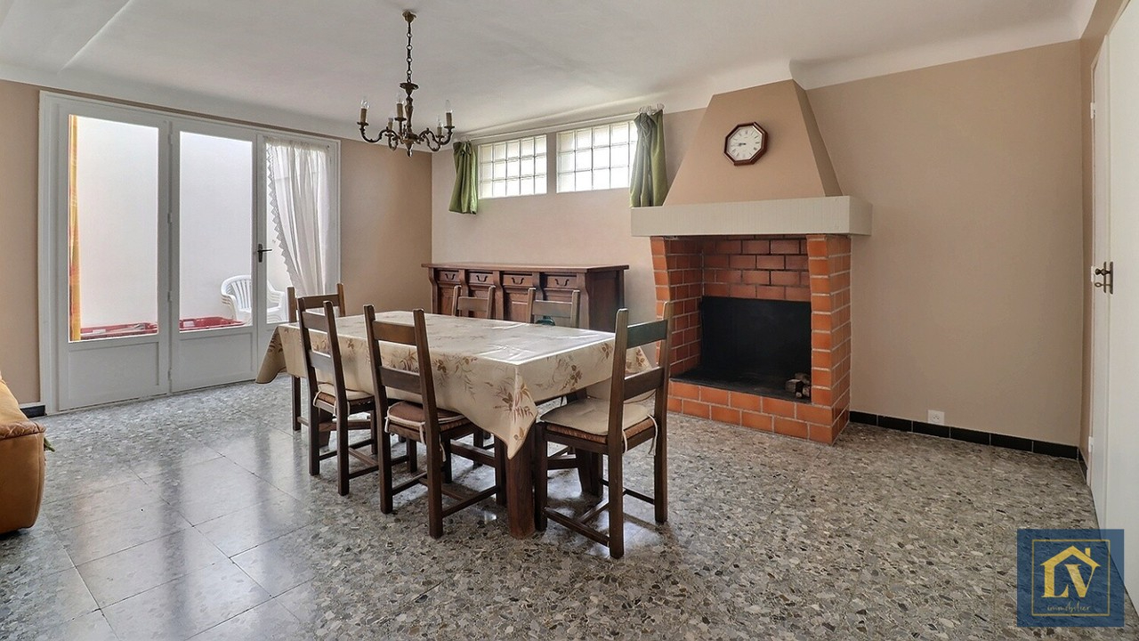 Photo Maison de village de 6 pièces avec grand garage et terrasse image 2/6