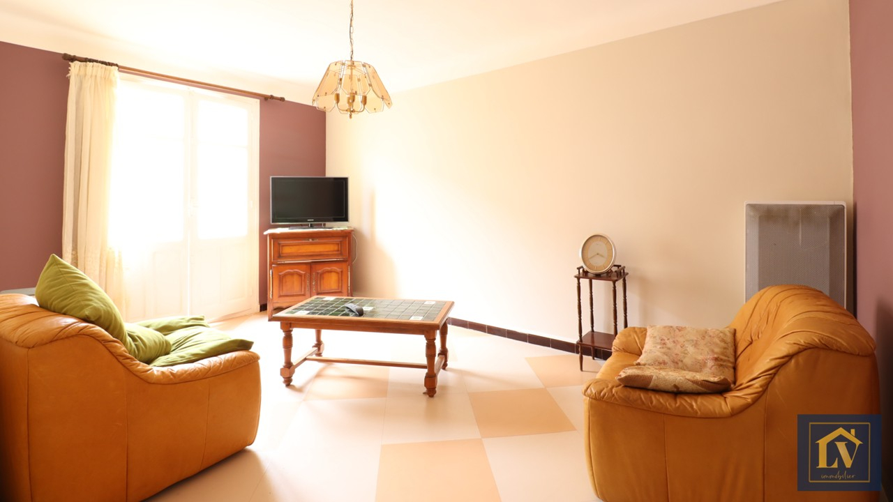 Photo Maison de village de 6 pièces avec grand garage et terrasse image 3/6