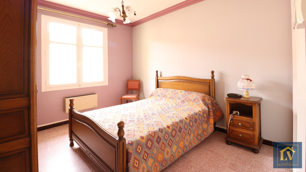 Photo Maison de village de 6 pièces avec grand garage et terrasse image 5/6