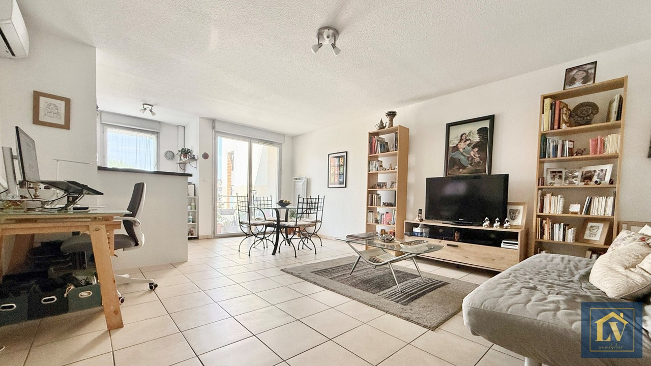 A louer appartement 3 pièces avec terrasse et 2 places de parking