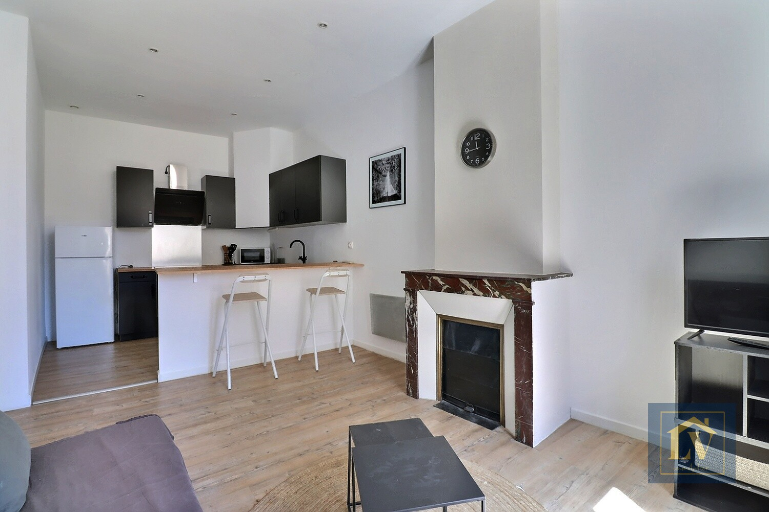 A vendre appartement T2 meublé et rénové au 2ème étage d'une petite copropriété