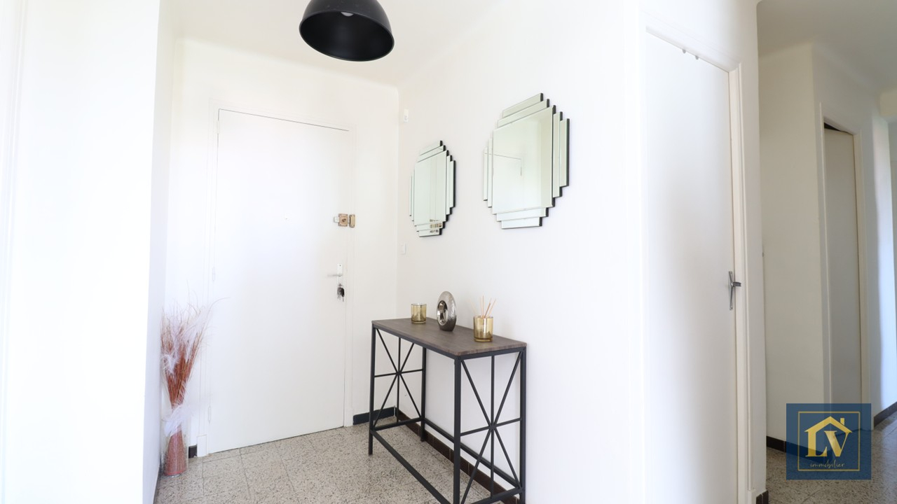 A louer appartement lumineux de 3 pièces avec balcon, cave à LE SOLER