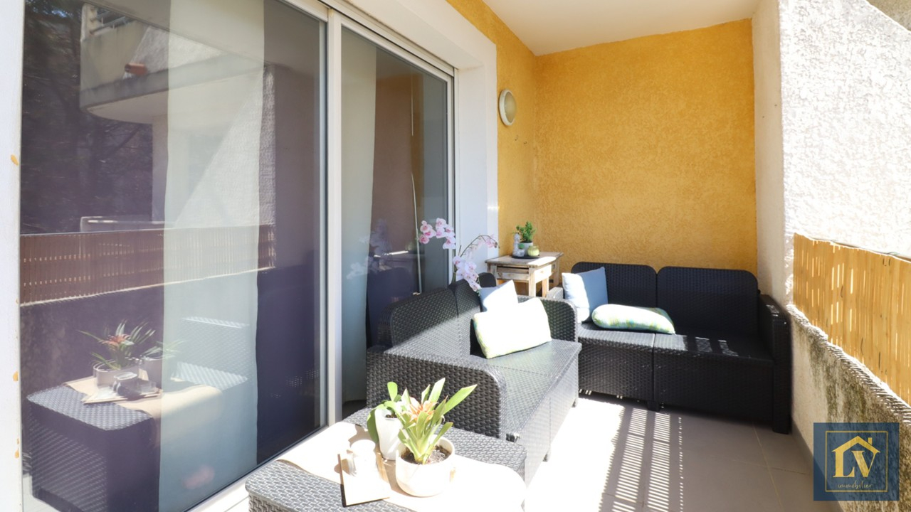 Photo A louer appartement 2 pièces avec terrasse et place de parking image 1/6