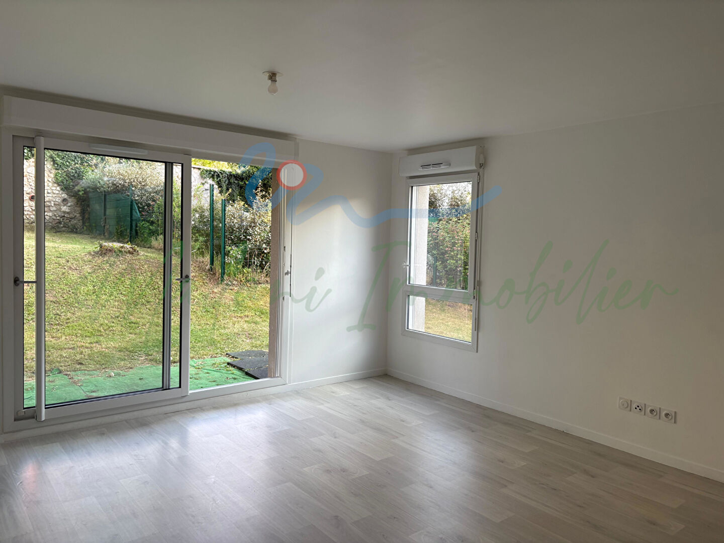 Photo STUDIO BONNIERES SUR SEINE 36M² image 4/6