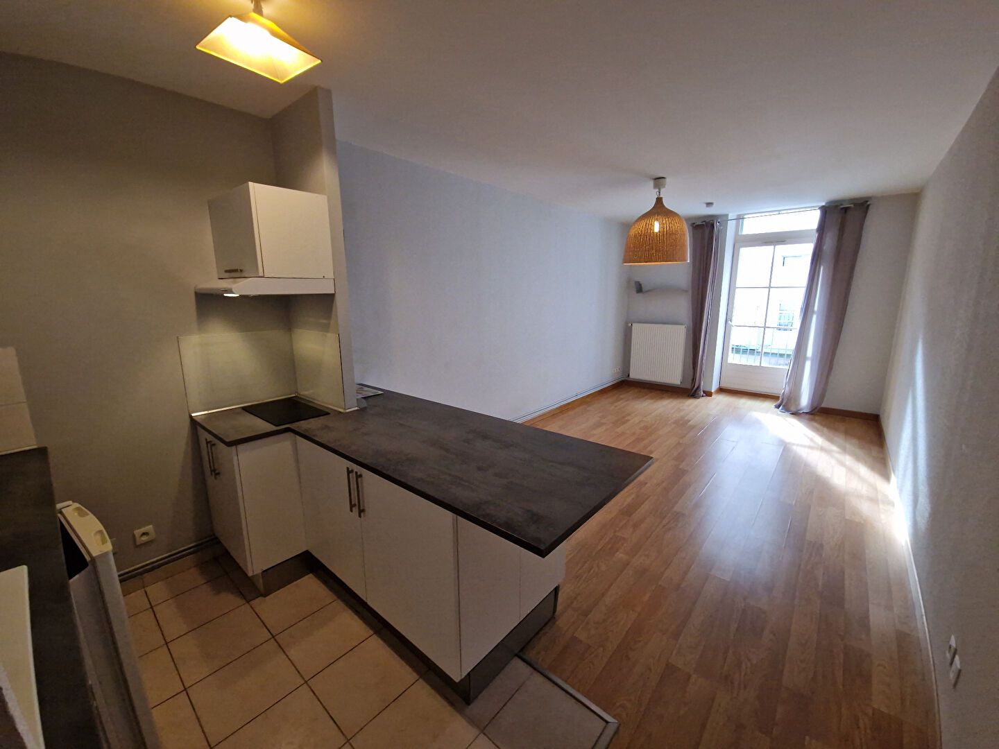 9JG109 STUDIO 30.81 m2 + 1 place de parking ext.