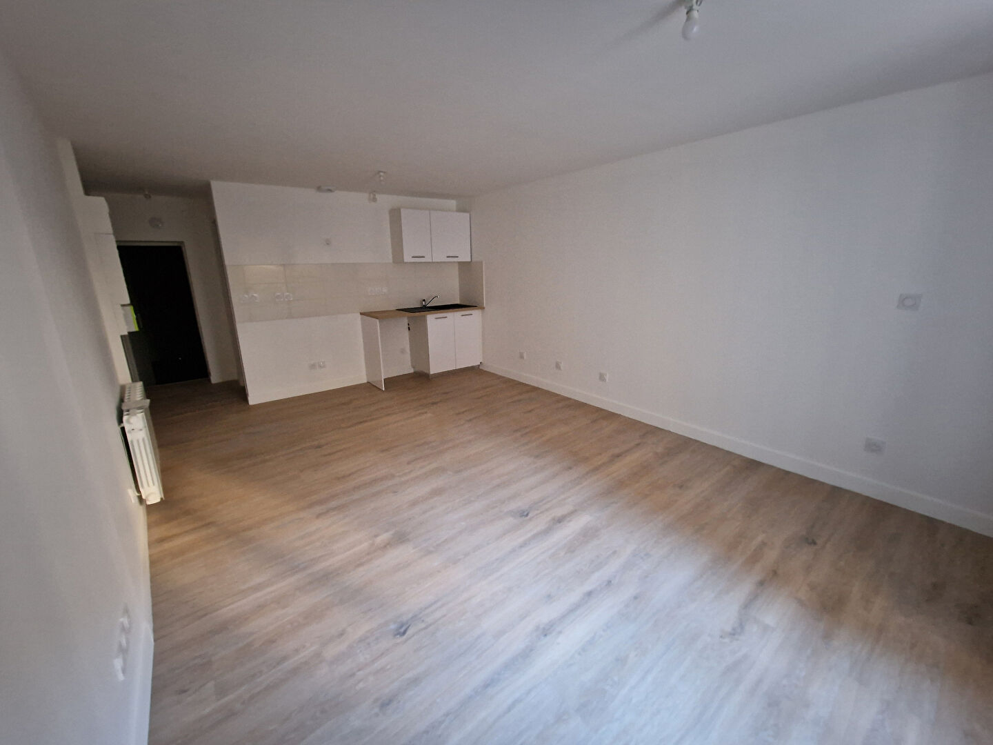 Photo 24JG1030 STUDIO 1A 1er côté cours + annexes image 3/6