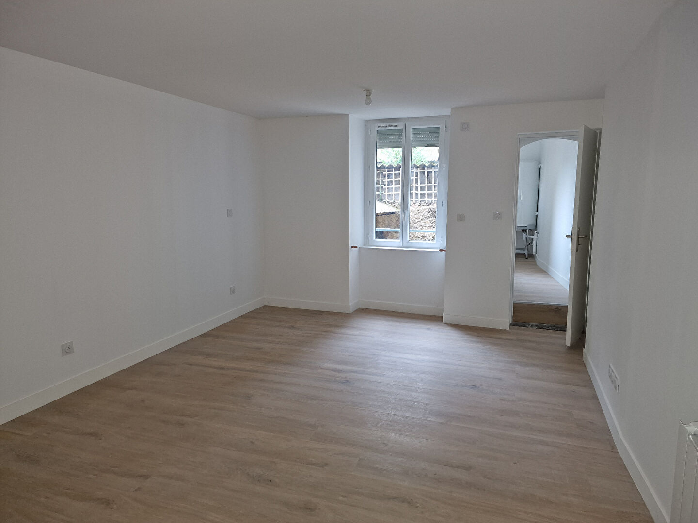 Photo 24JG1030 STUDIO 1A 1er côté cours + annexes image 4/6