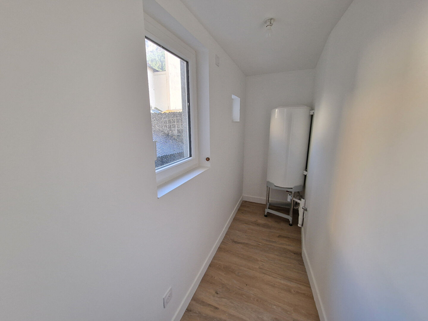 Photo 24JG1030 STUDIO 1A 1er côté cours + annexes image 5/6