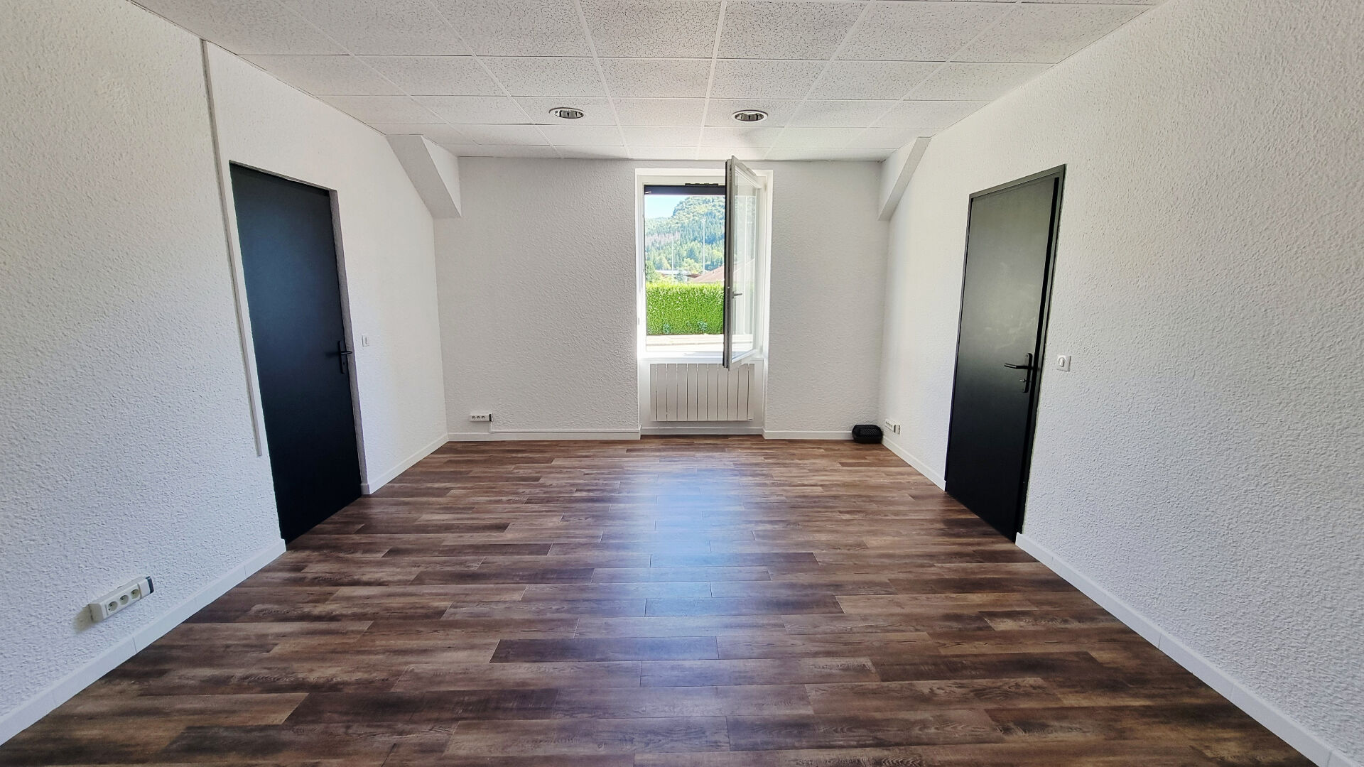 25JG1122 Local commercial pour bureau