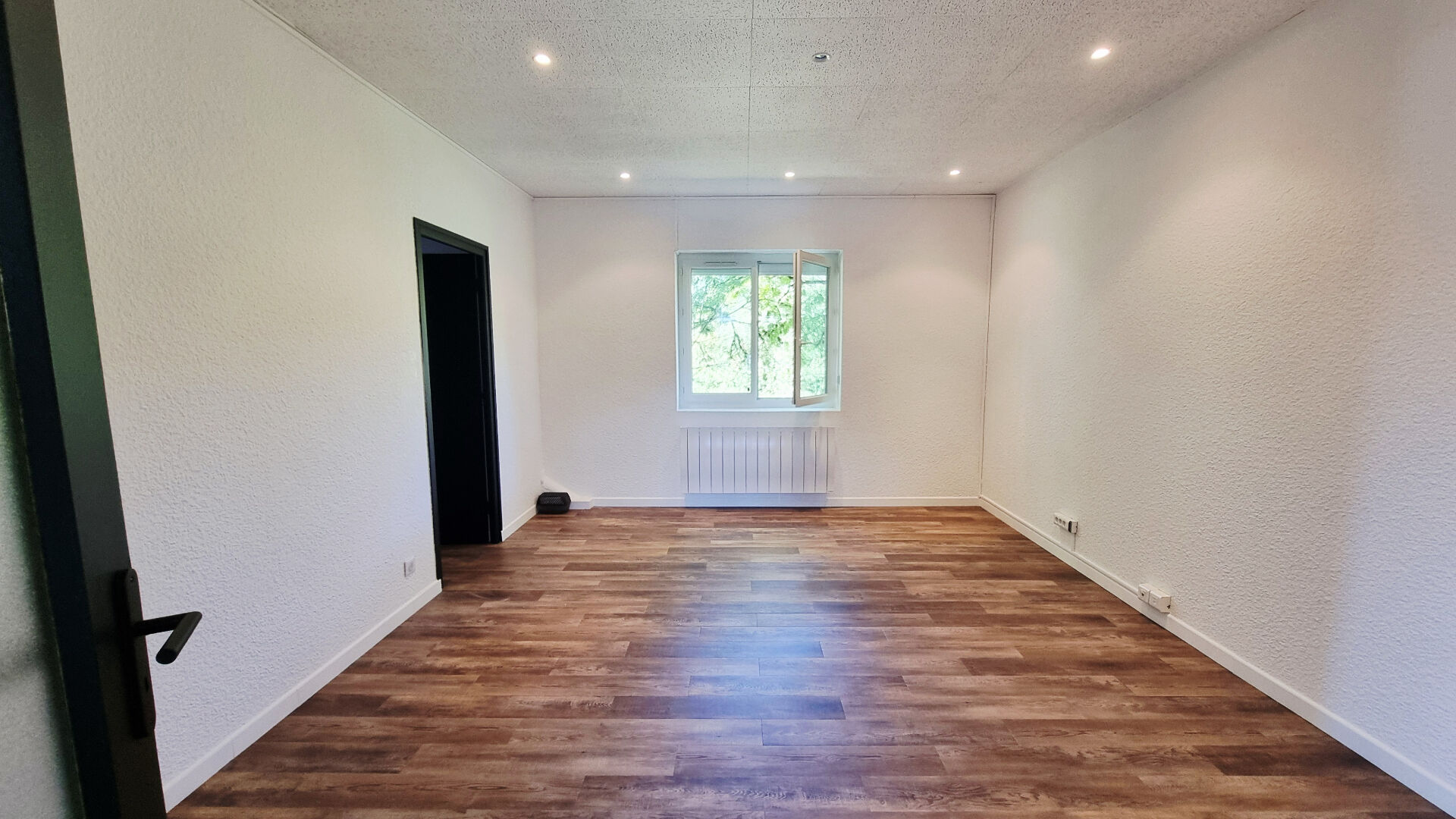 Photo 25JG1122 Local commercial pour bureau image 2/6