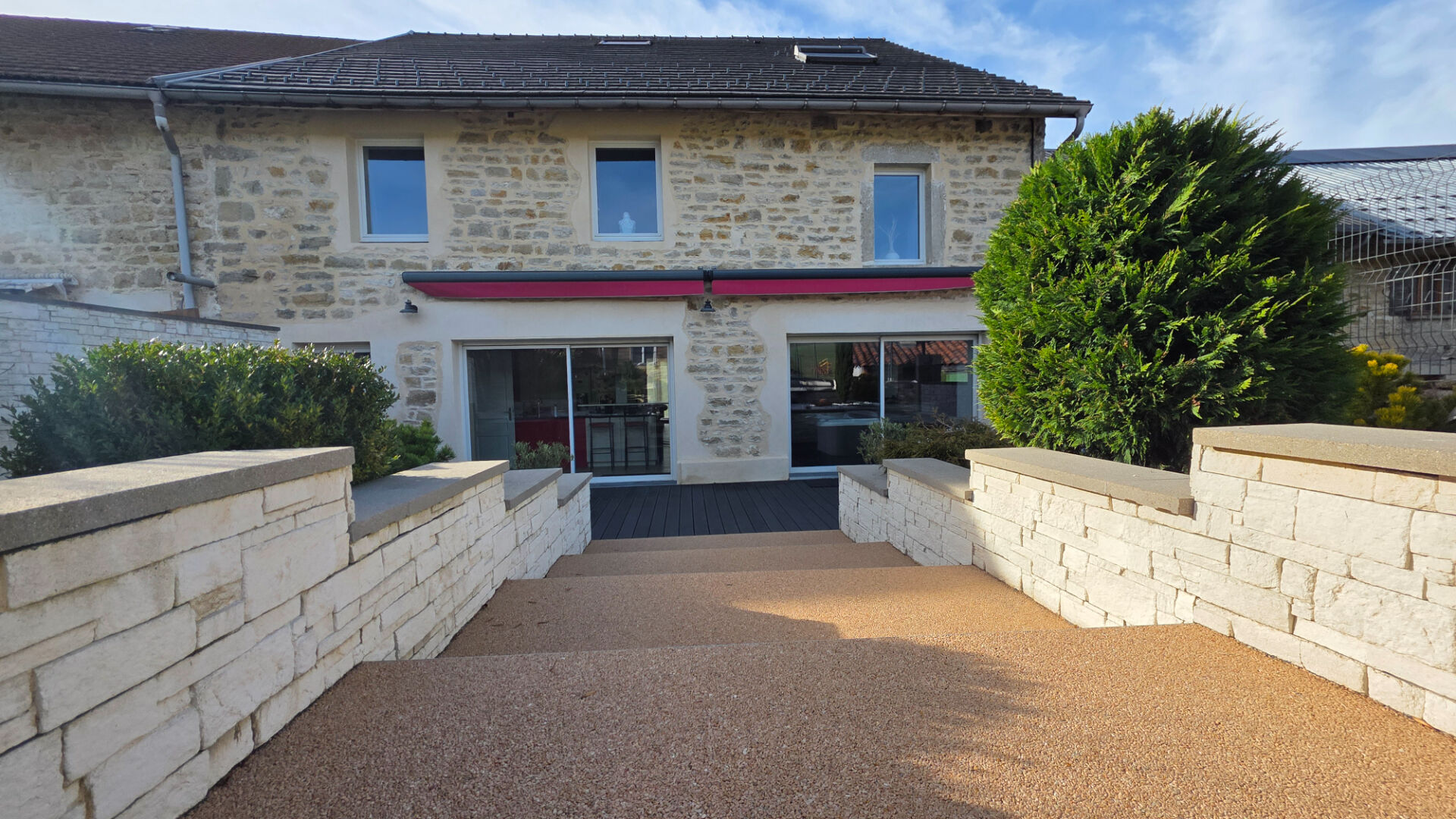 Photo Maison Aranc 8 pièce(s) 273 m2 image 1/6