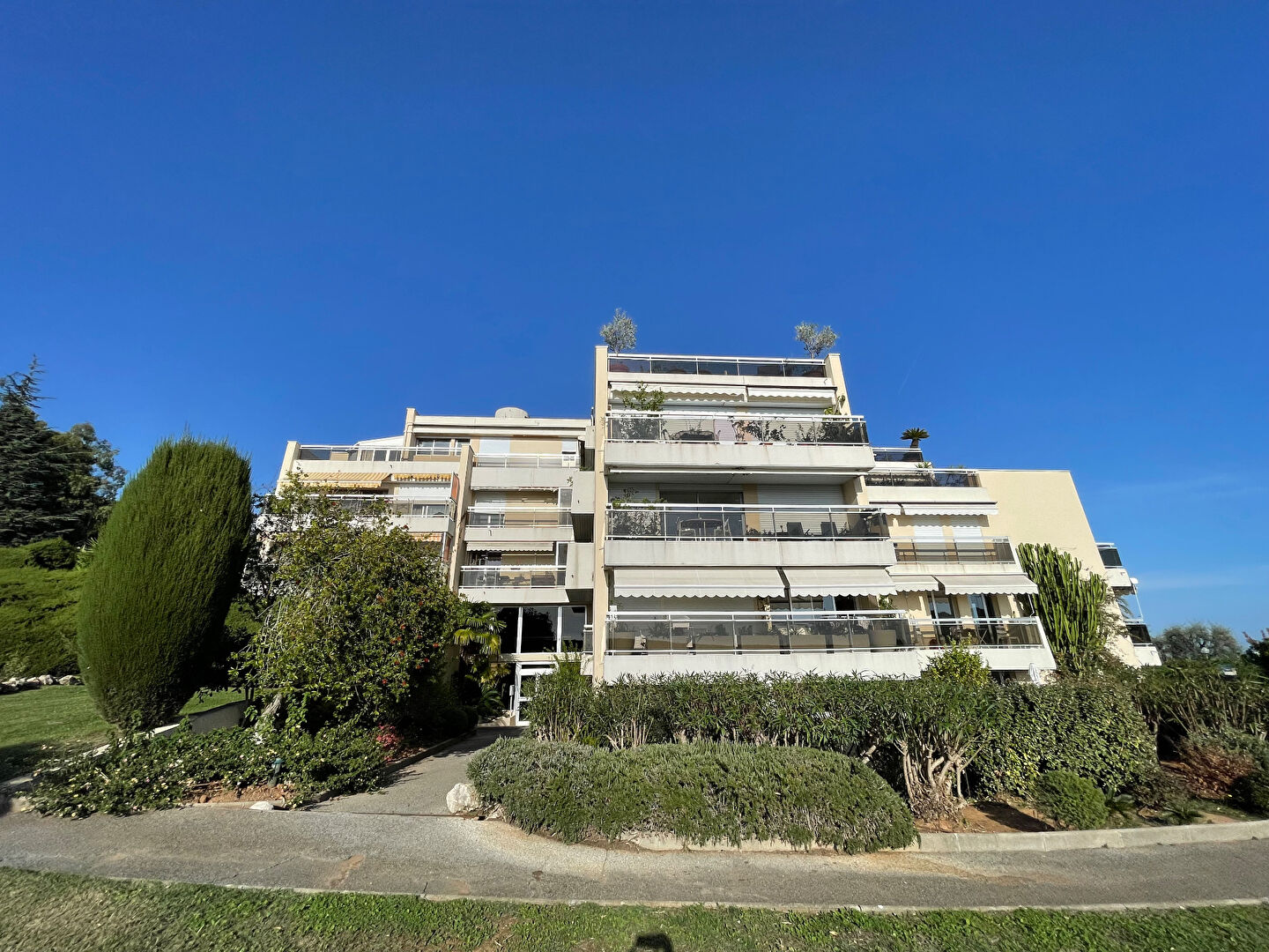 Photo Appartement Nice 2 pièces avec terrasse, vue mer, cave et garage fermé image 5/6