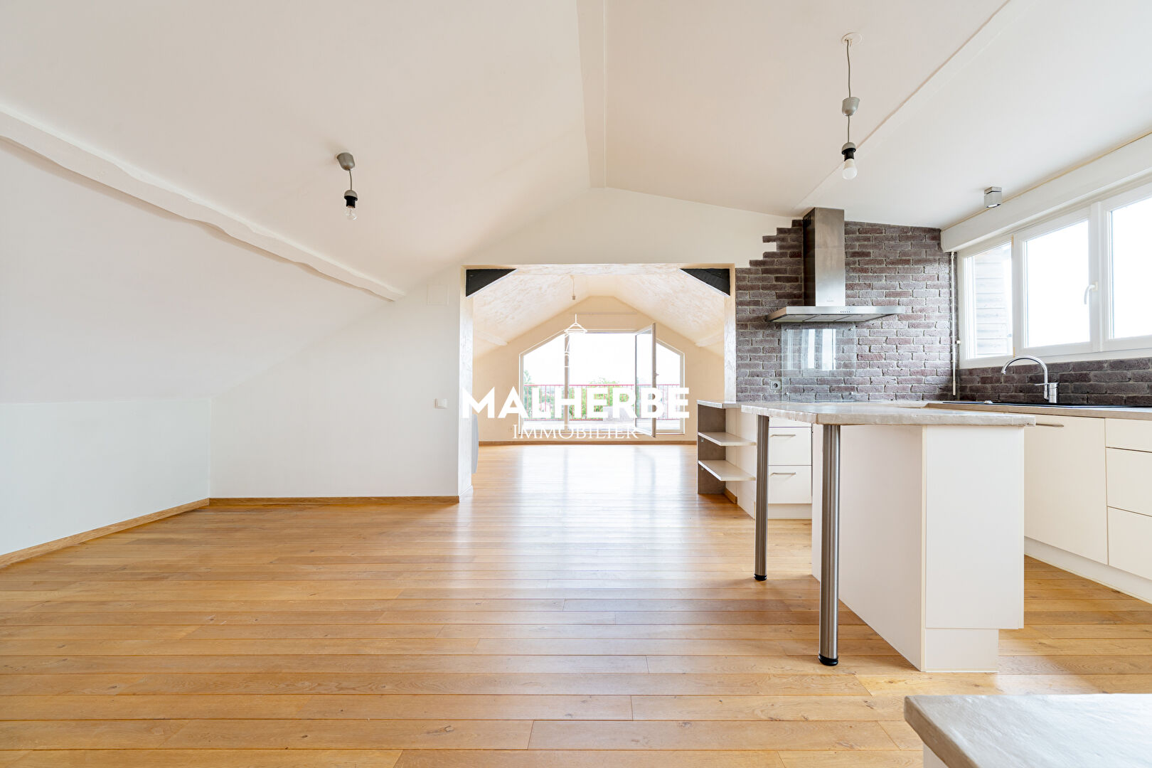 DERNIER ETAGE ET AMBIANCE LOFT