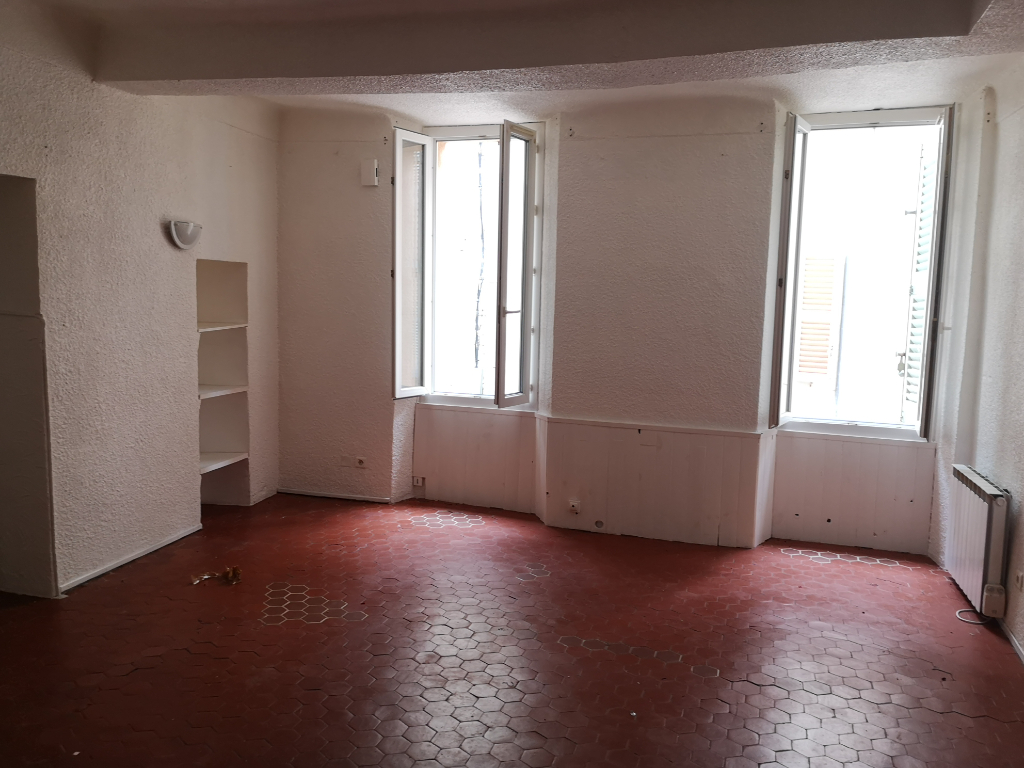 Photo Immeuble de 3 appartements, avec 2 remises au coeur du village image 3/6