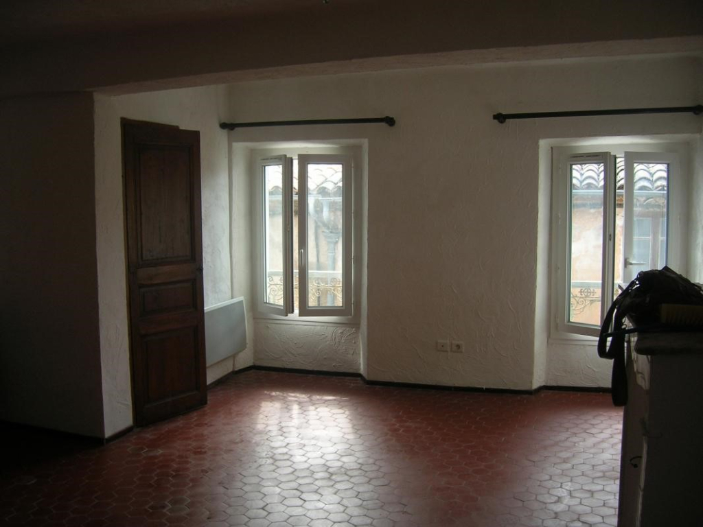 Photo Immeuble de 3 appartements, avec 2 remises au coeur du village image 4/6