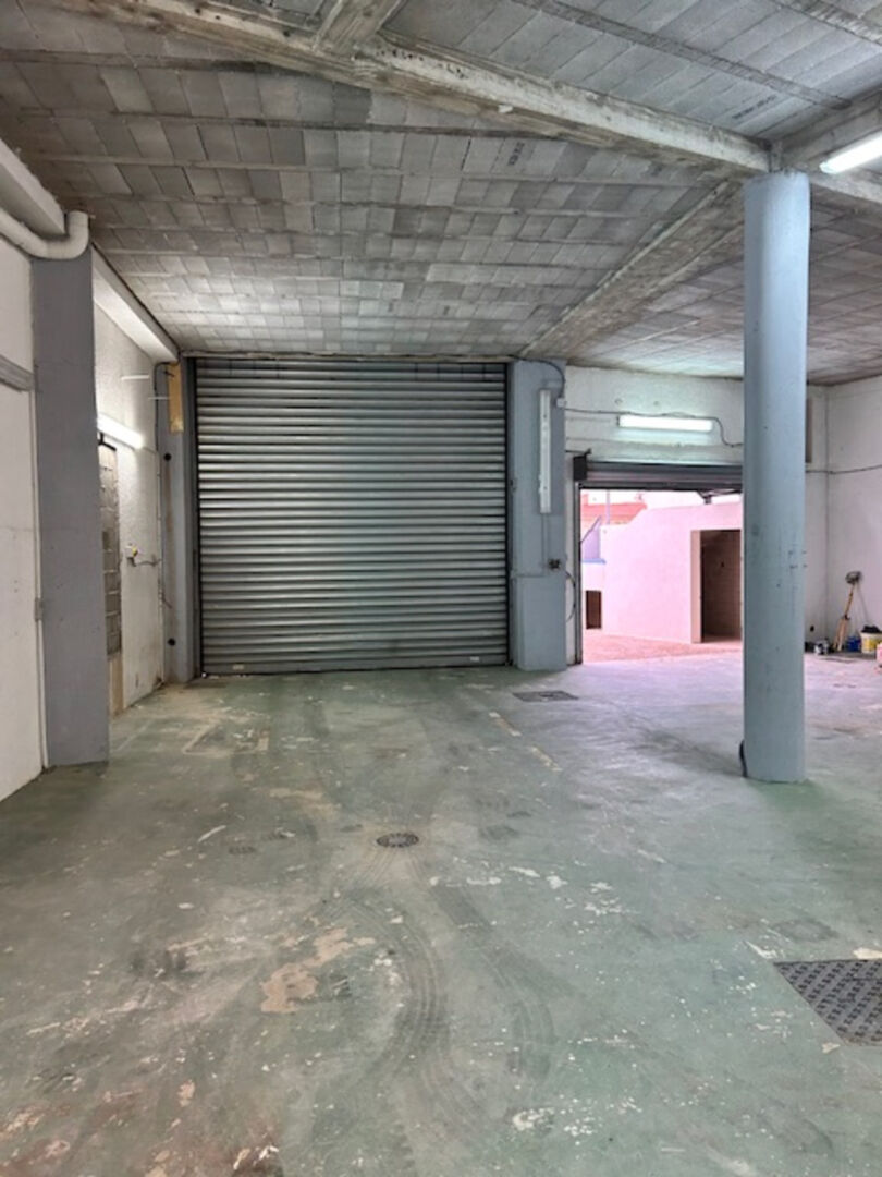 Photo Entrepôt / garage proche de la ville image 2/3