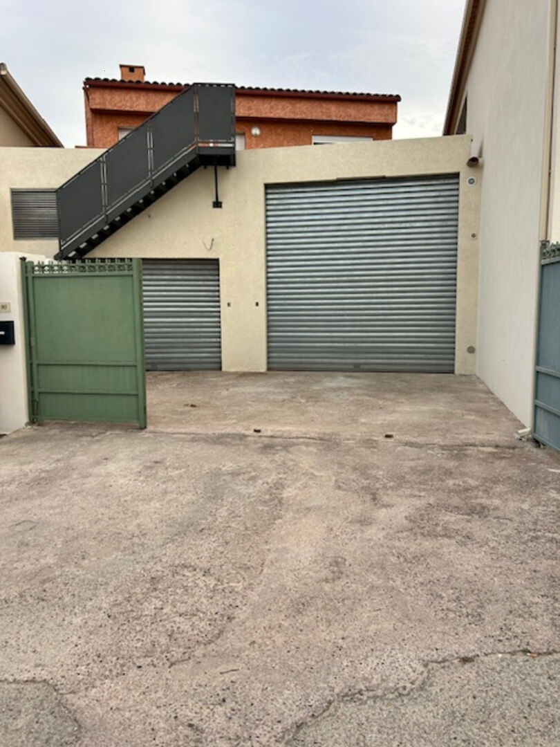 Photo Entrepôt / garage proche de la ville image 3/3