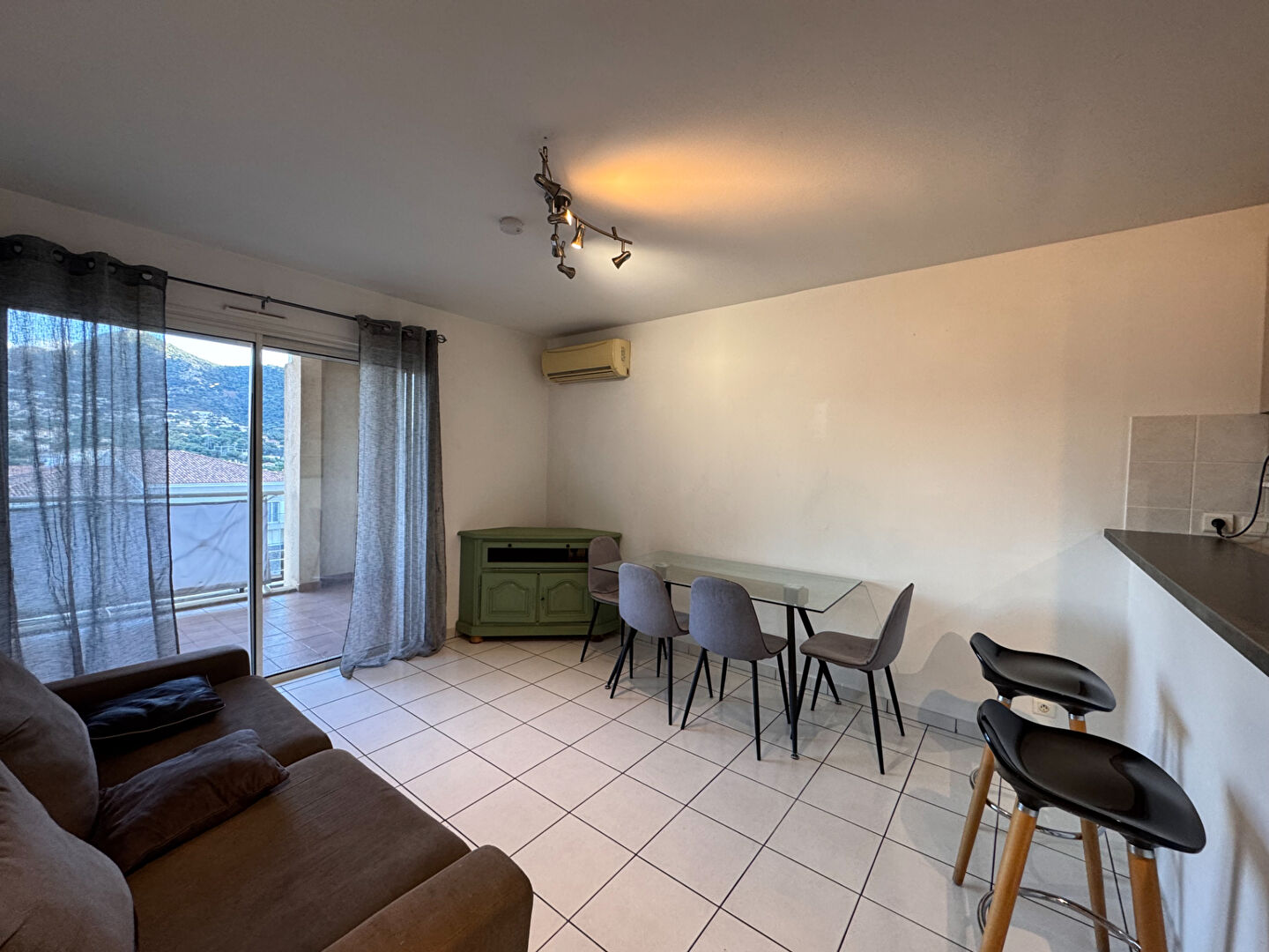 Photo APPARTEMENT 2 Pièces image 2/5