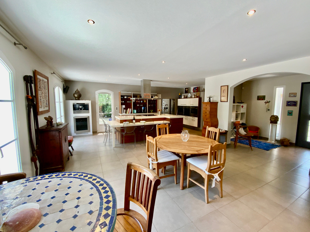 Photo Villa avec piscine et garage image 2/6