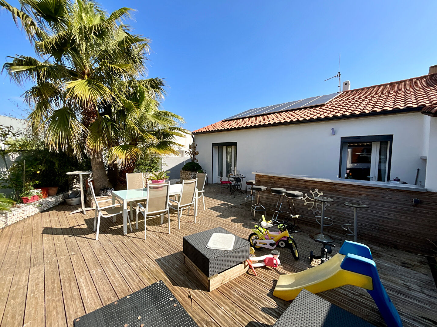 Marseillan, Maison de plain-pied, avec 2 maisons annexes