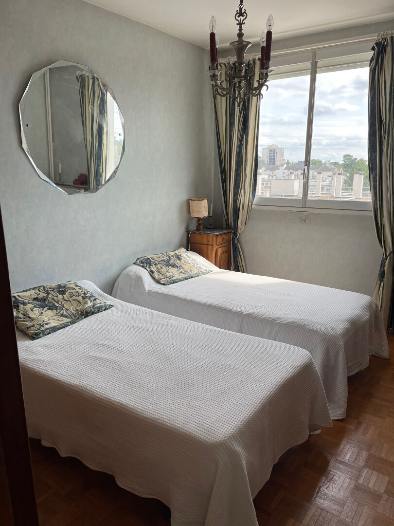 Photo Appartement Orleans 5 pièce(s) 103.61 m2 image 6/6