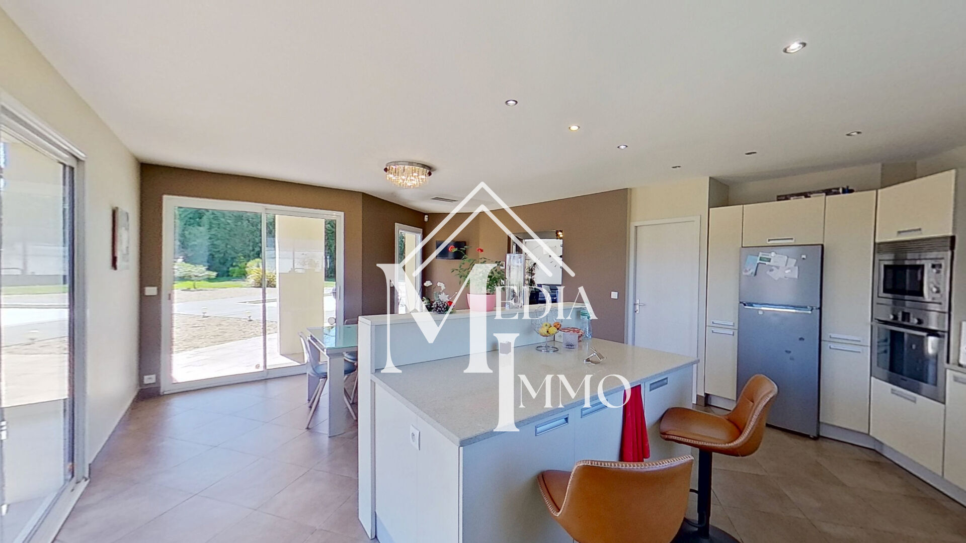 Photo Maison nord de Pau de type T6 avec garage et piscine et parcelle de 2000m². image 5/6