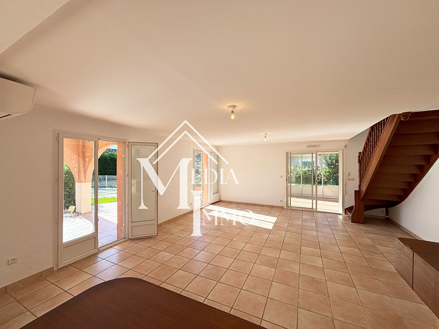 Lescar, villa T6 récente dans quartier prisé / 155 m2 avec piscine, garage et véranda.