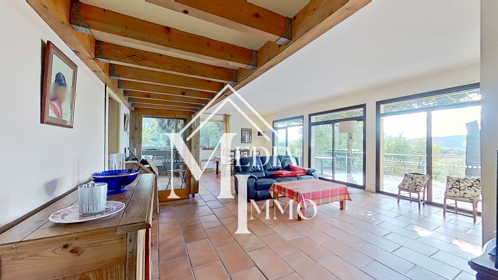 Photo Maison esprit loft type T4 dans un écrin de verdure avec jardin privatif. image 2/6