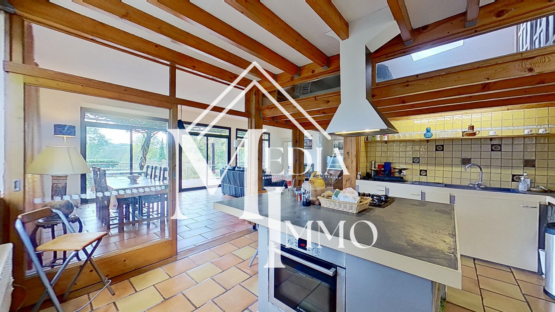 Photo Maison esprit loft type T4 dans un écrin de verdure avec jardin privatif. image 3/6