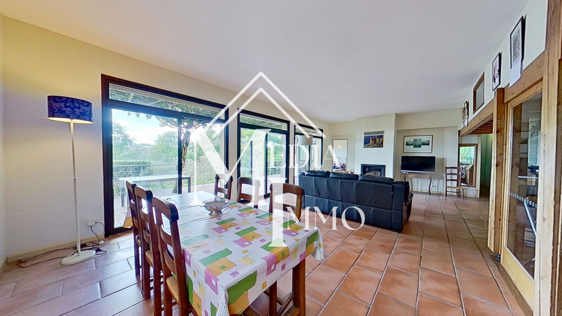 Photo Maison esprit loft type T4 dans un écrin de verdure avec jardin privatif. image 5/6