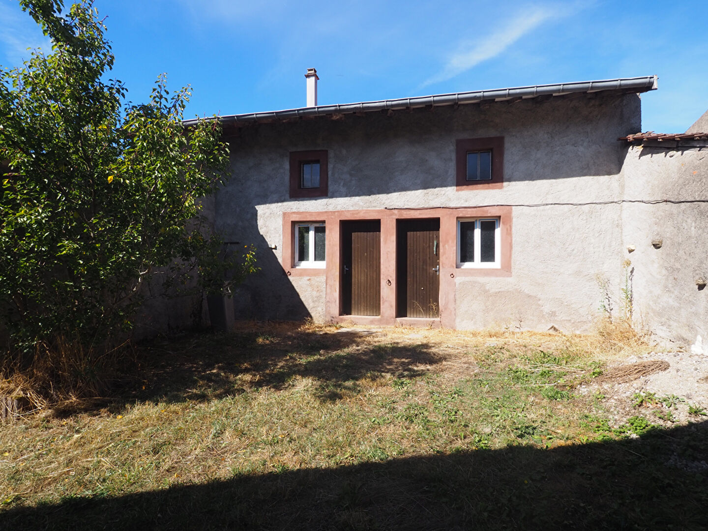Maison de village - nombreuses dépendances