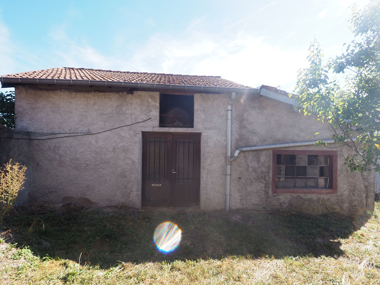 Maison de village - nombreuses dépendances