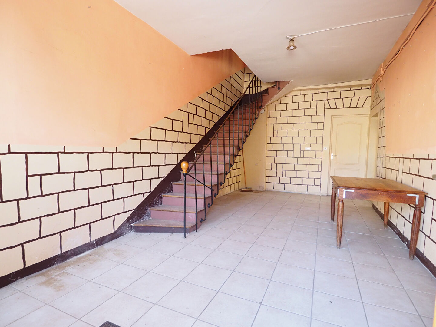 Maison de village - nombreuses dépendances