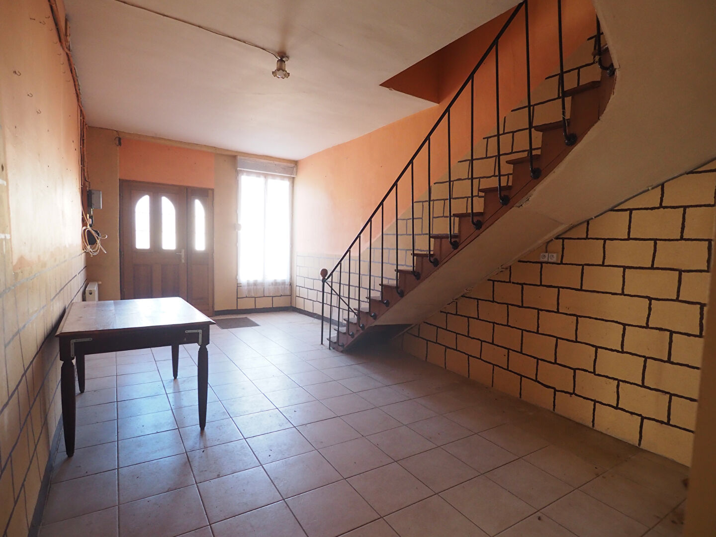 Maison de village - nombreuses dépendances