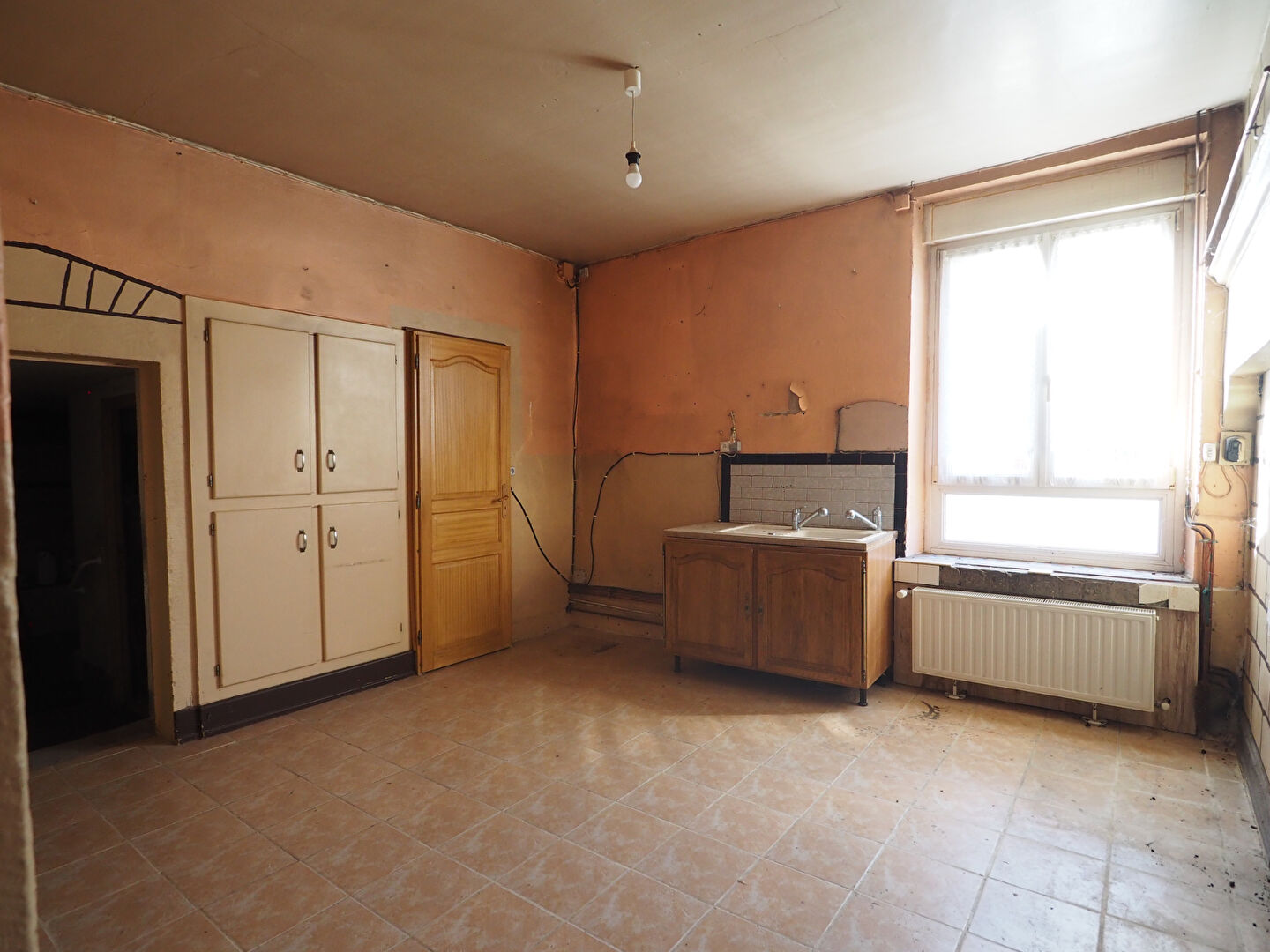 Maison de village - nombreuses dépendances