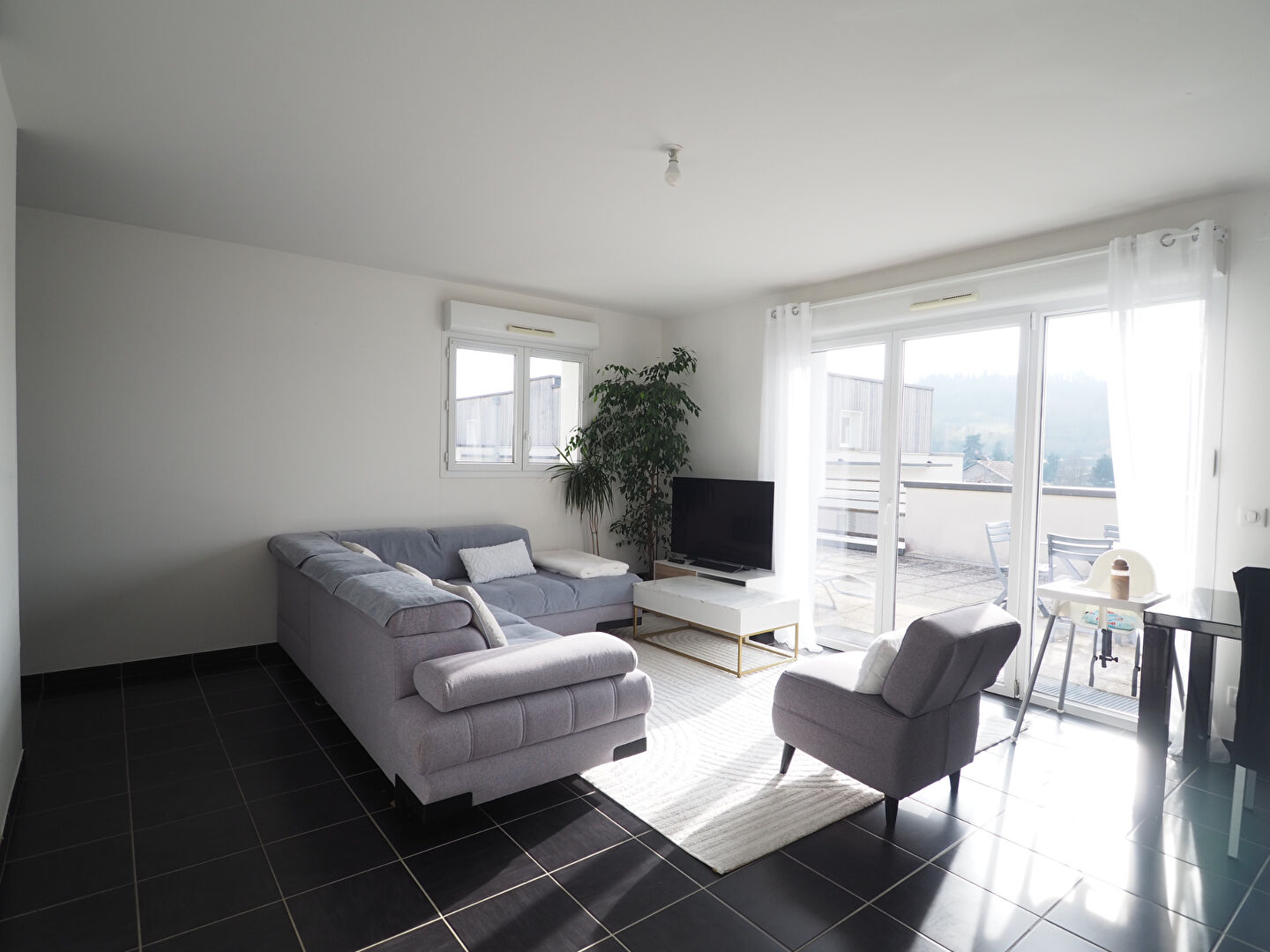 CHARMES, Magnifique appartement T3 Terrasse/parking/ascenseur.