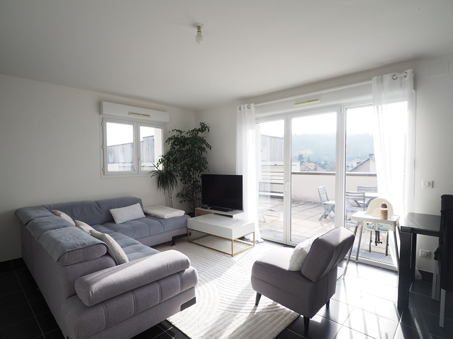 CHARMES, Magnifique appartement T3 Terrasse/parking/ascenseur.
