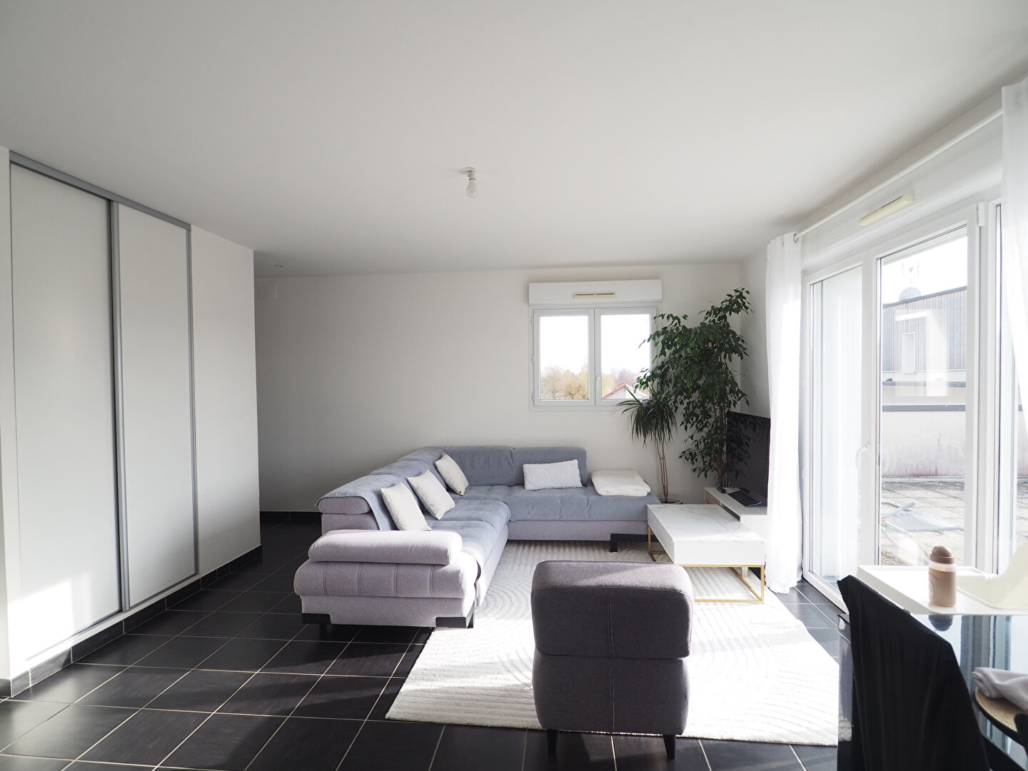 CHARMES, Magnifique appartement T3 Terrasse/parking/ascenseur.