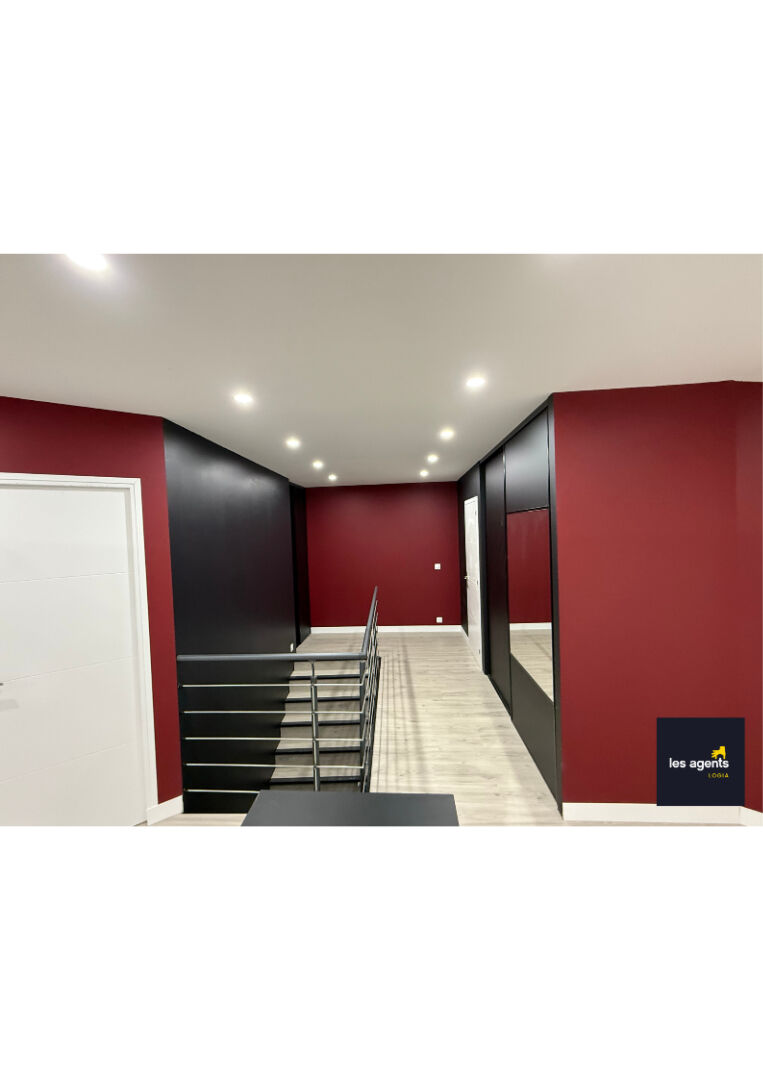 Superbe Appartement Entièrement Rénové au Dernier Étage d'une petite résidence