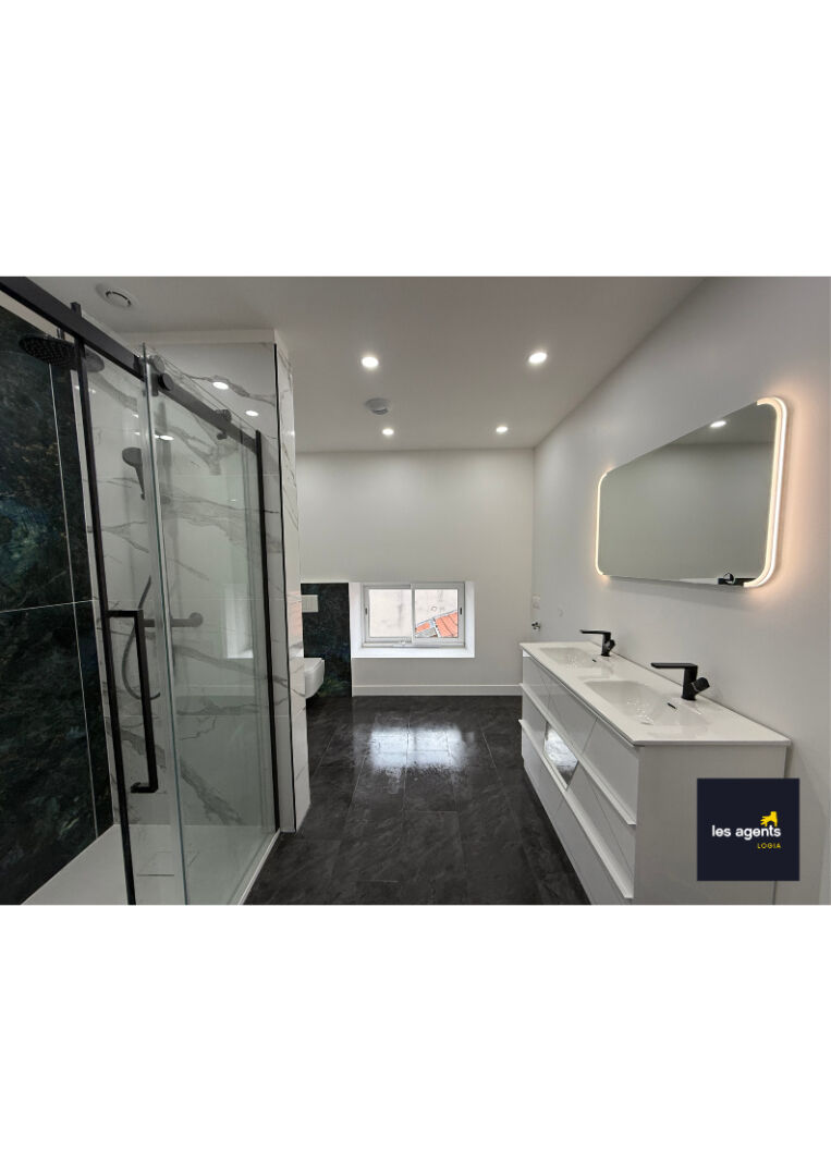 Superbe Appartement Entièrement Rénové au Dernier Étage d'une petite résidence