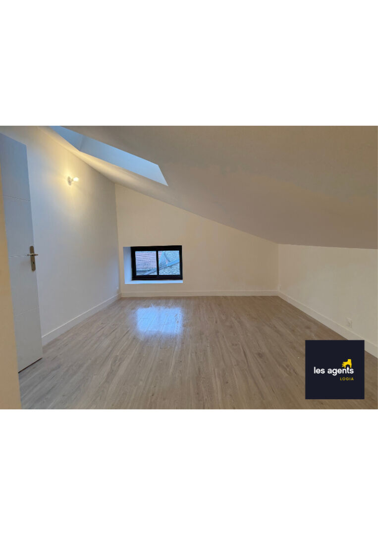 Superbe Appartement Entièrement Rénové au Dernier Étage d'une petite résidence