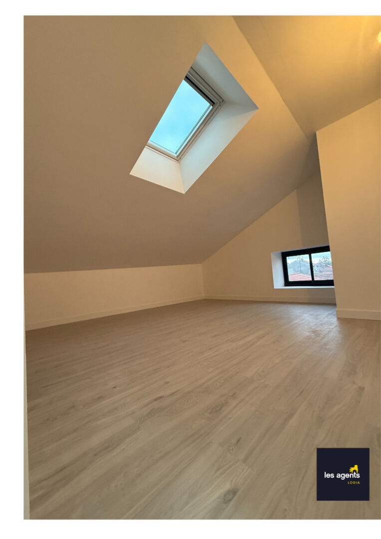 Superbe Appartement Entièrement Rénové au Dernier Étage d'une petite résidence