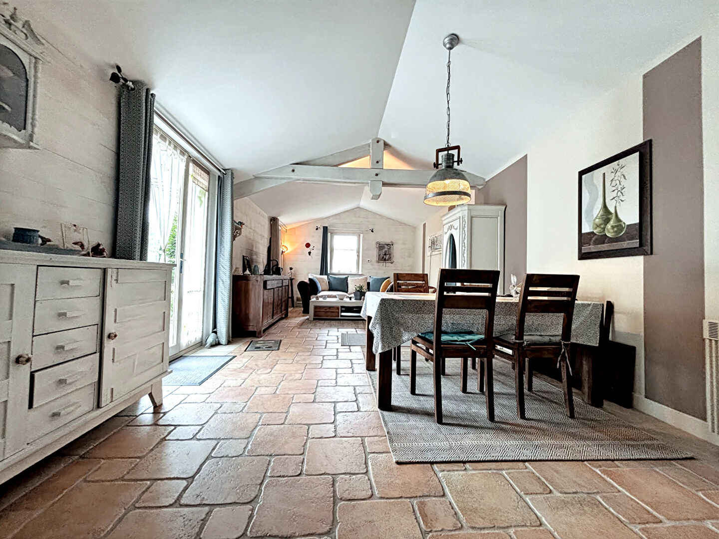Exclusif magnifique maison  de plain pied  sur beau terrain clos.
