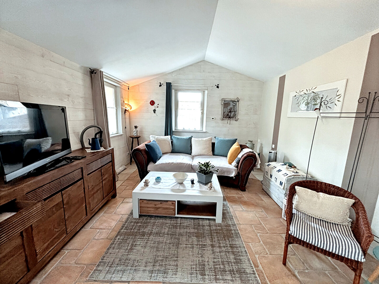 Exclusif magnifique maison  de plain pied  sur beau terrain clos.