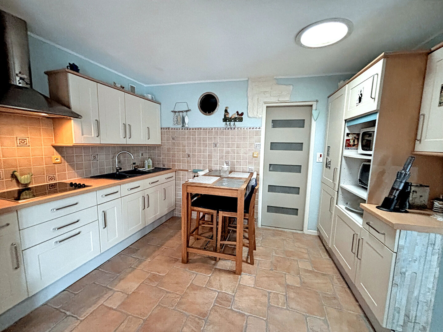 Exclusif magnifique maison  de plain pied  sur beau terrain clos.